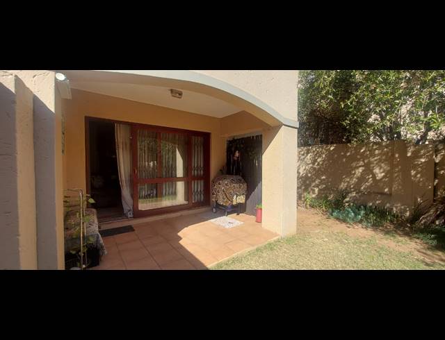 1 BEDROOM TOWNHOUSE FOR SALE IN SUNNINGHILL